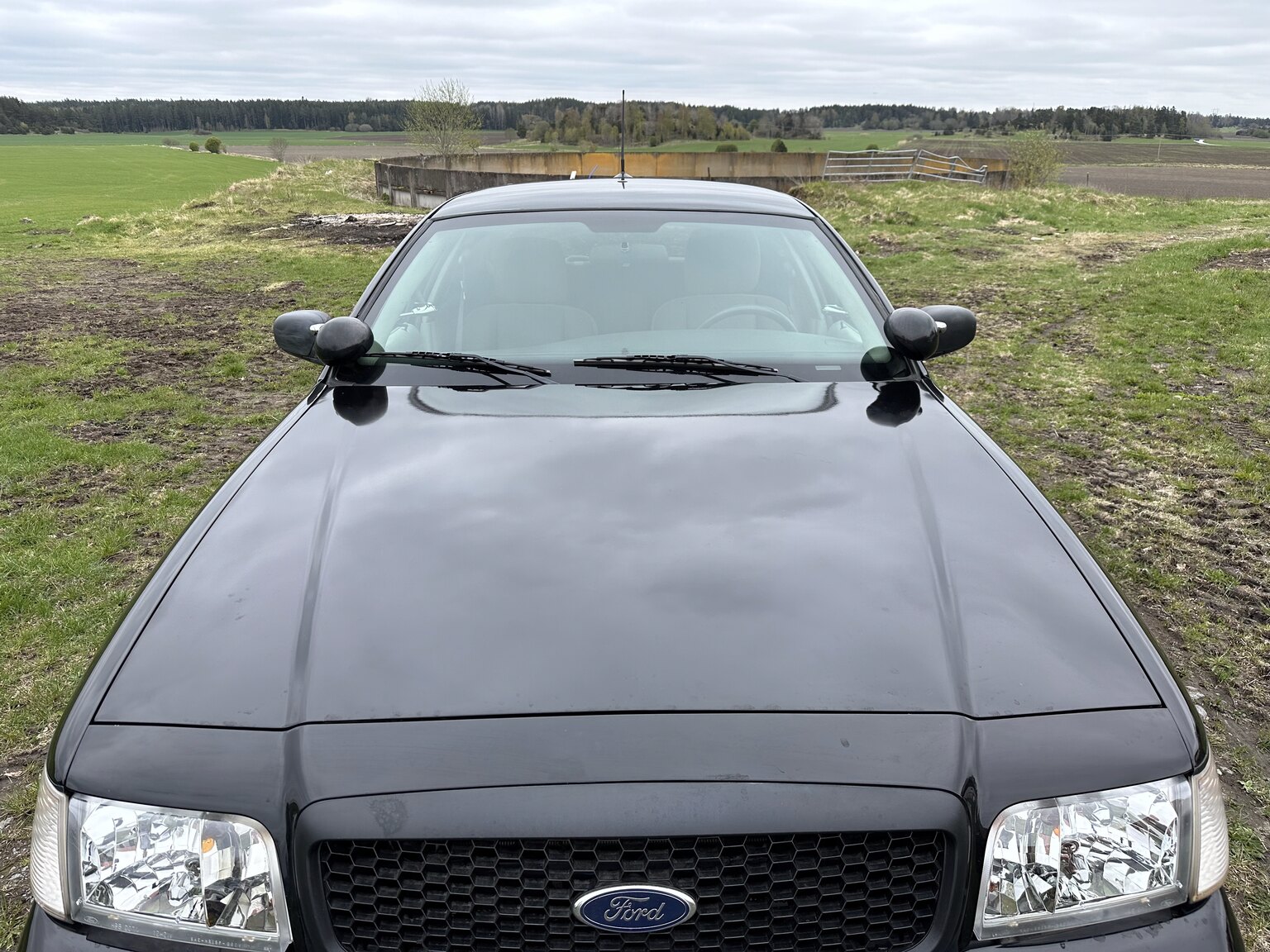 Exteriörbild på 2011 Ford Crown Victoria Police Interceptor