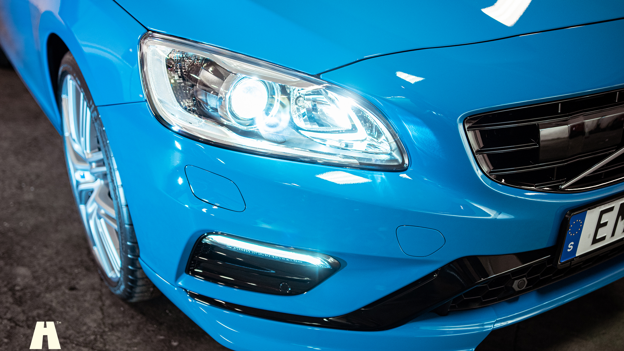 Exterior image of 2017 Volvo V60 Polestar T6