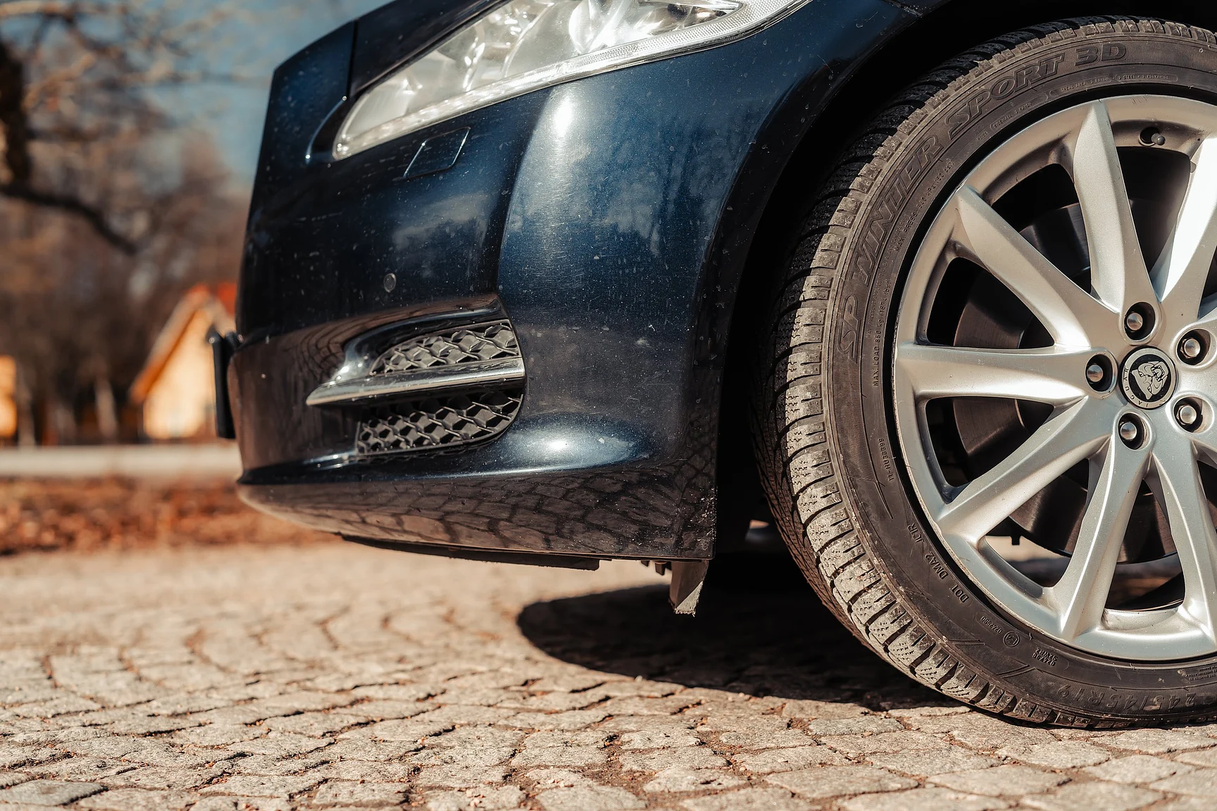 Exterior image of 2012 Jaguar XJ (73)