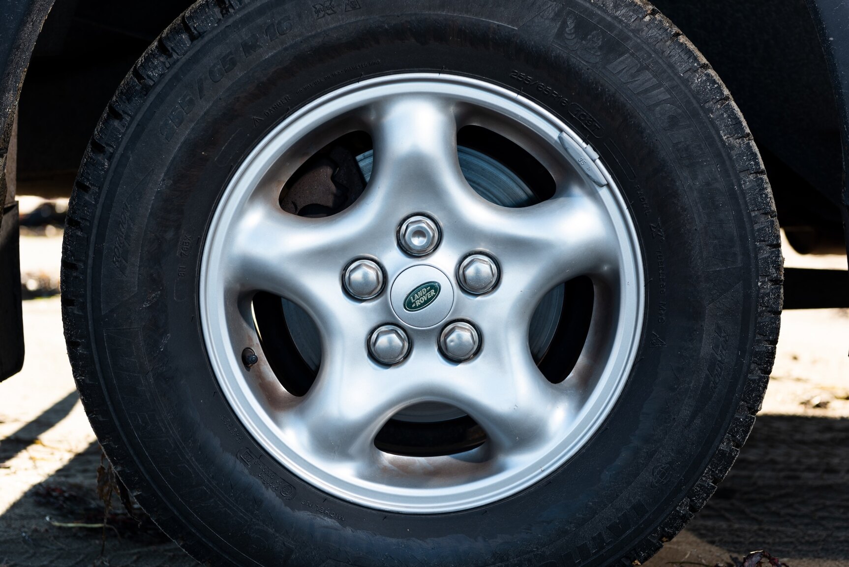 Exterior image of 1999 Land Rover Discovery 4.0 V8