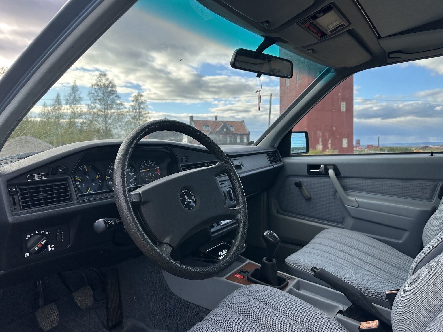 Interior image of 1988 Mercedes-Benz 190 E