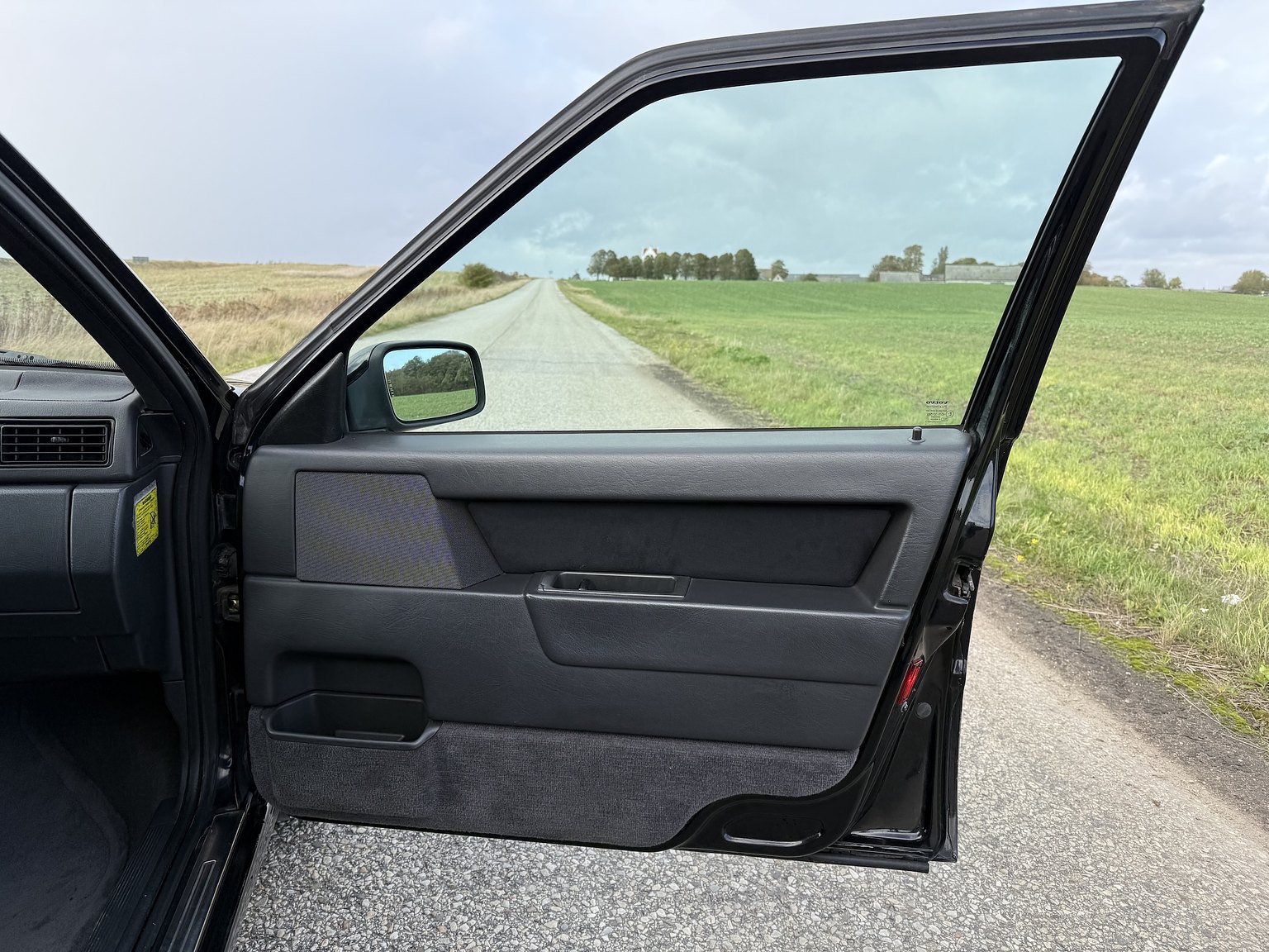 Interior image of 1995 VOLVO 855 T5R T-5R