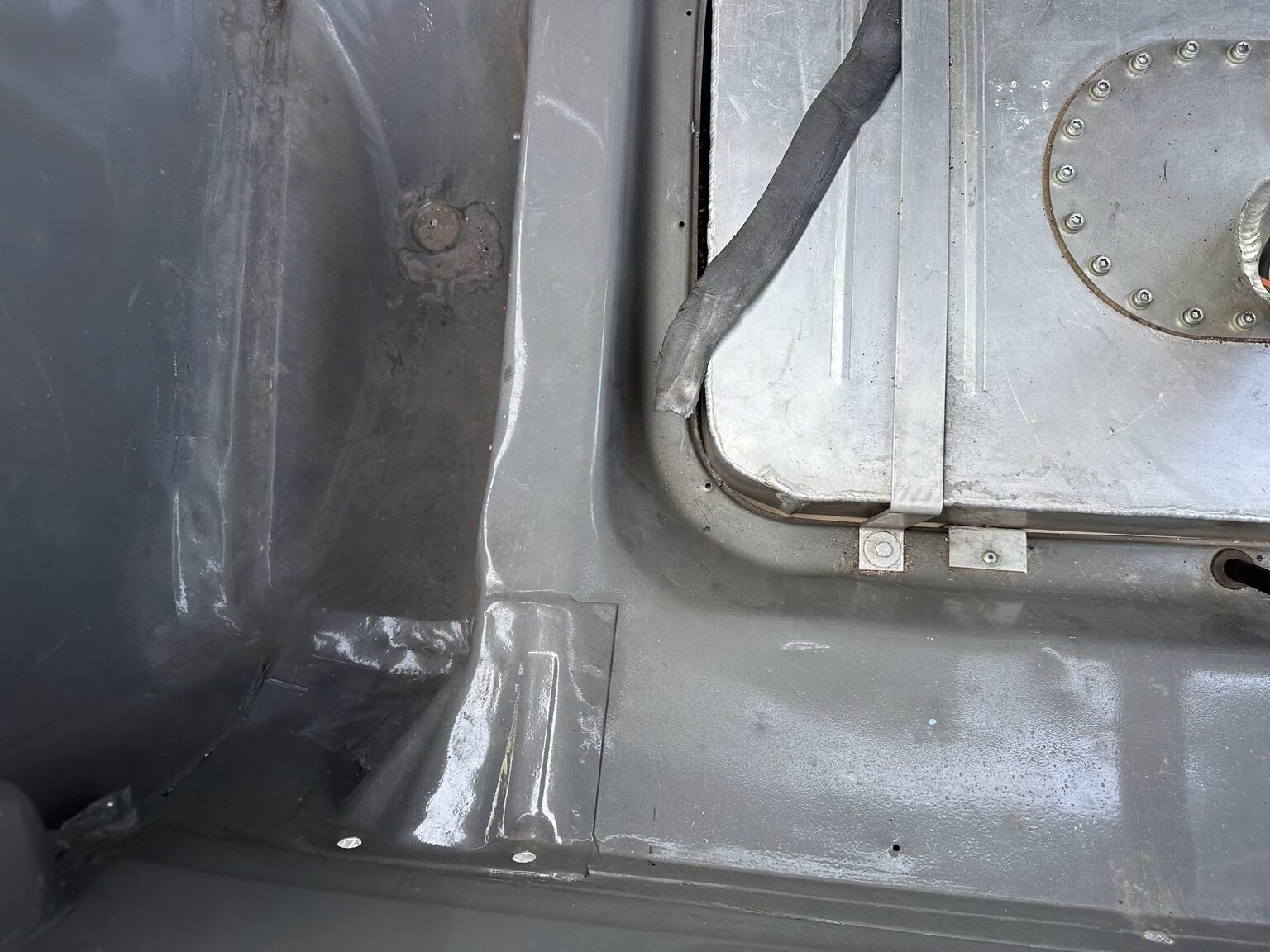 Image of 1969 Volvo 142 race car mechanics