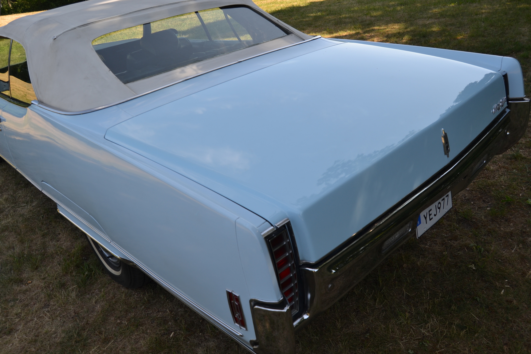 Exterior image of 1970 Oldsmobile Ninety eight Convertible (29)