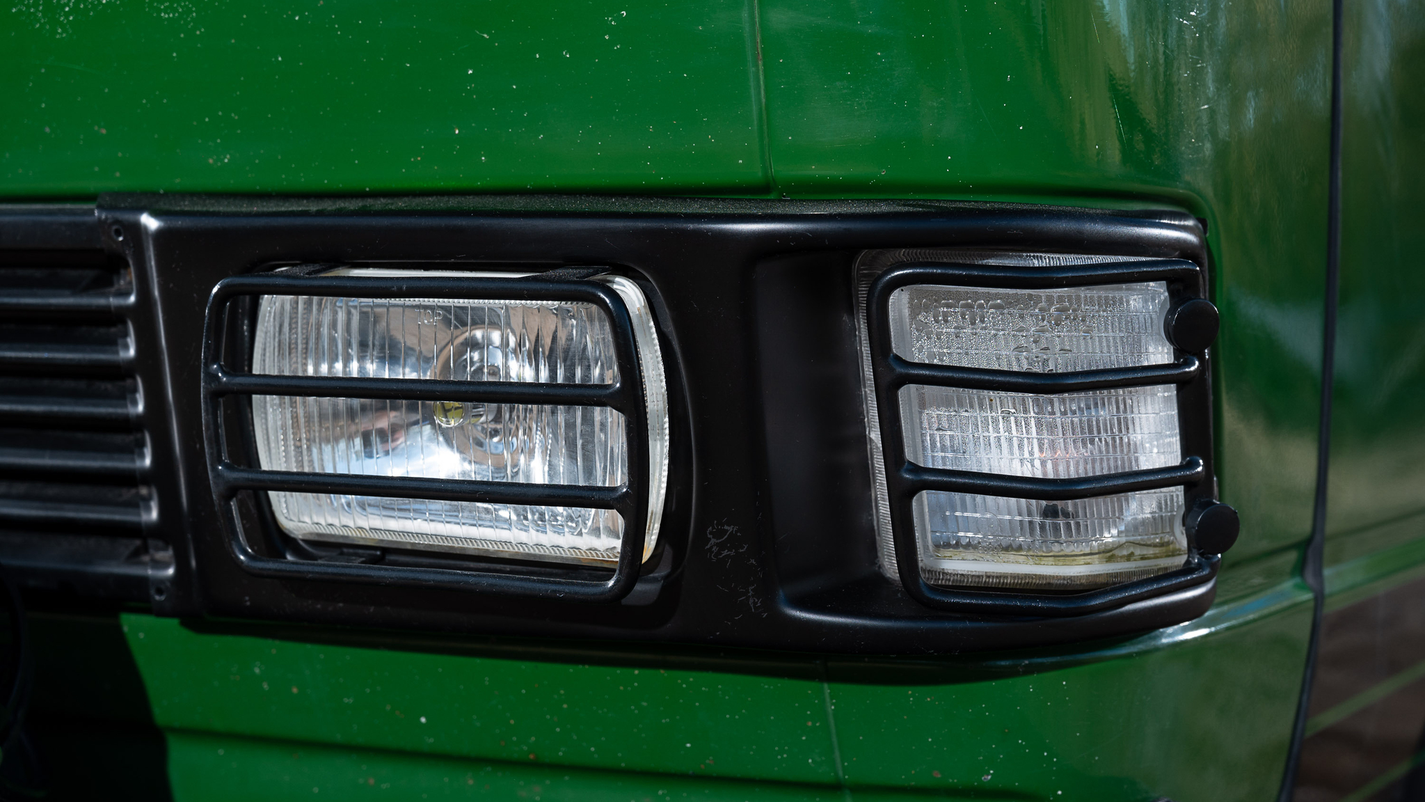 Exterior image of 1992 Volkswagen T3 Kombi Syncro 16" Westfalia