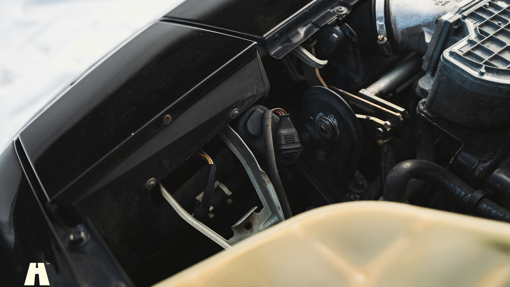 Image of 1990 Porsche 944 S2 mechanics (29)