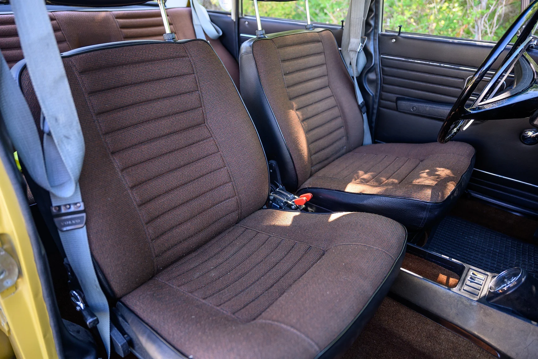 Interior image of 1971 Volvo 144 2.0 Automatic (10)
