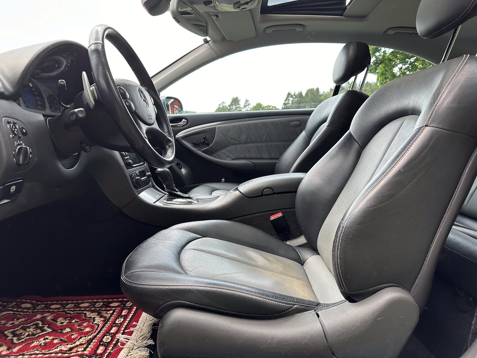 Innenraumfoto von 2003 Mercedes CLK 500