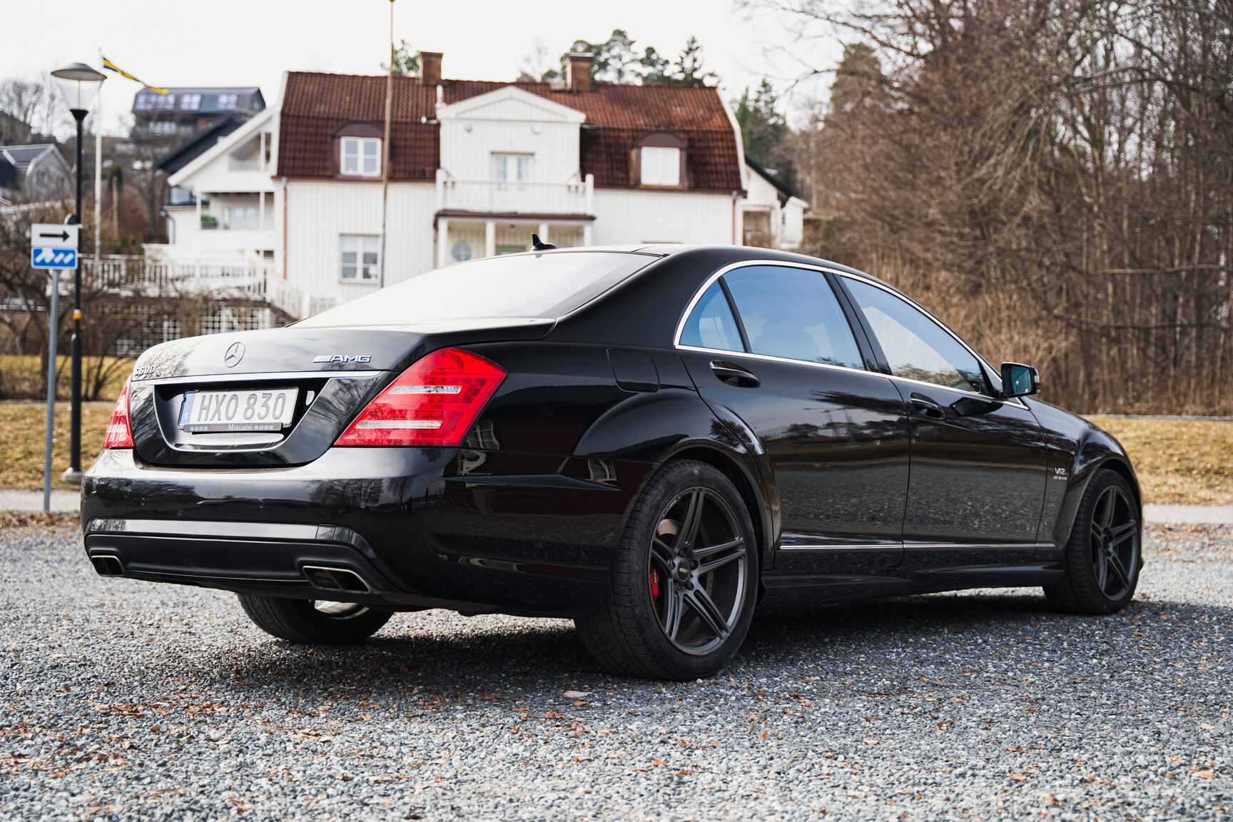 Exterior image of 2011 Mercedes-Benz S600 (5)