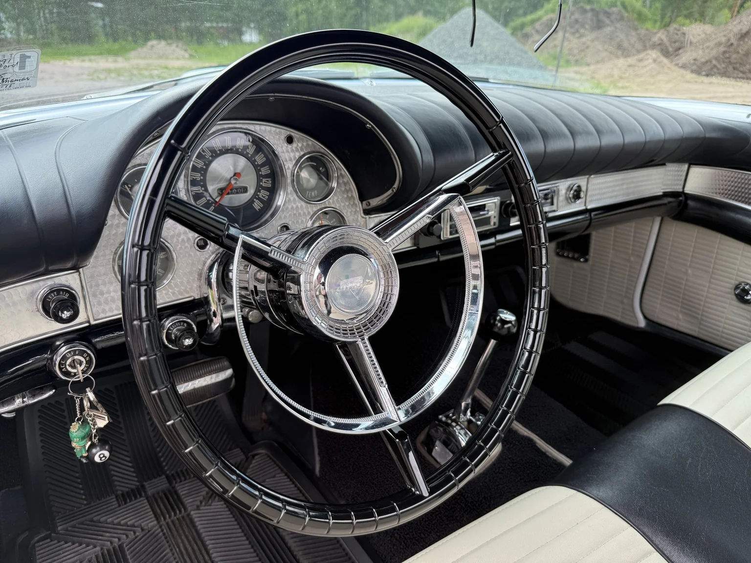 Innenraumfoto von 1957 Ford Thunderbird (8)