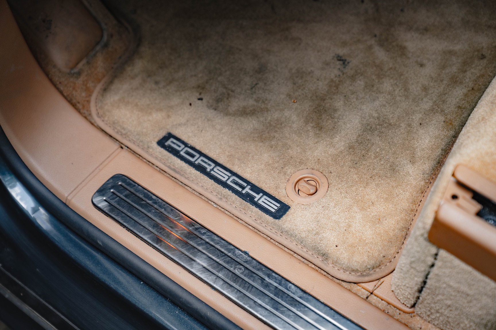 Interior image of 2005 Porsche Cayenne Turbo WLS
