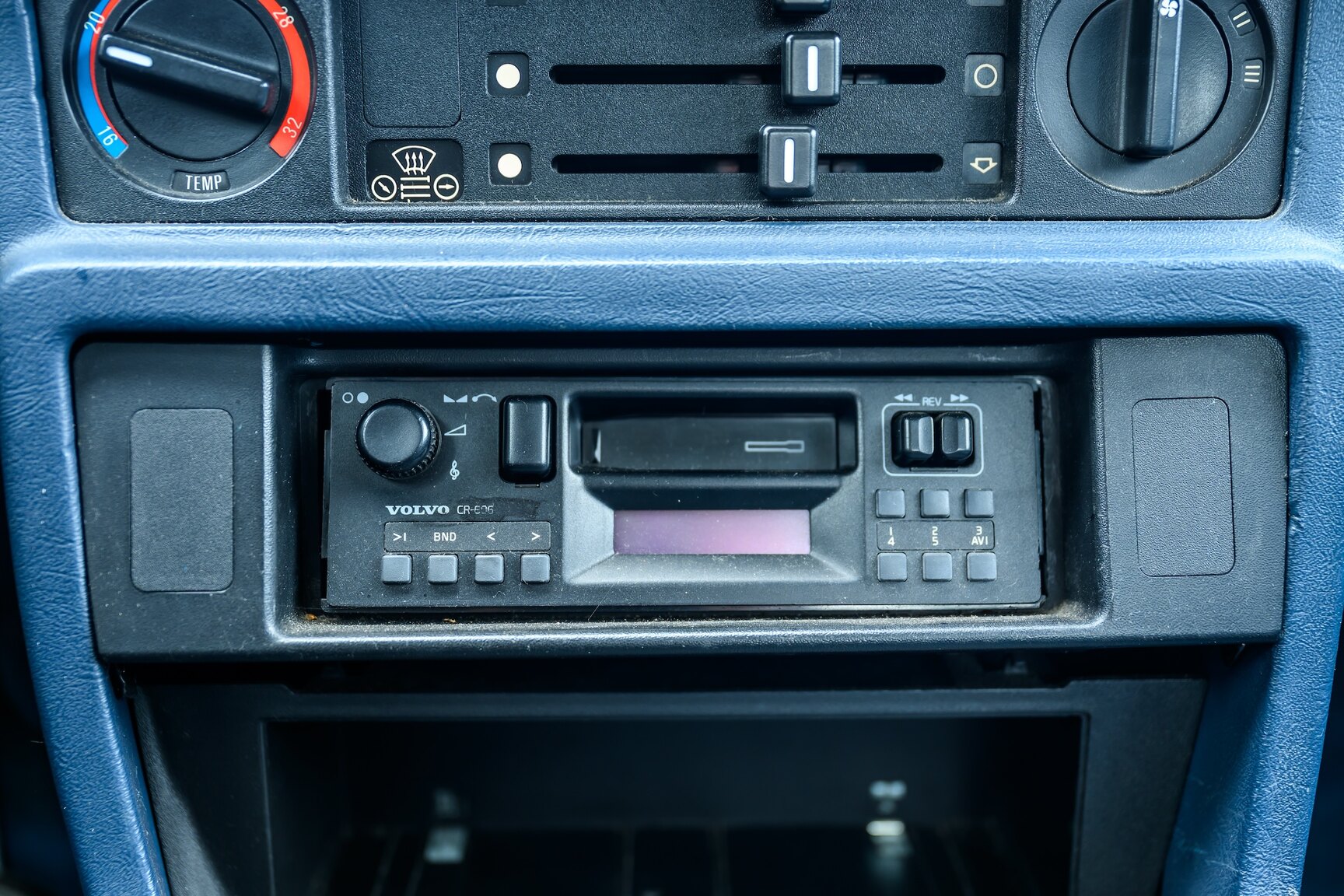 Interior image of 1986 BMW 520i