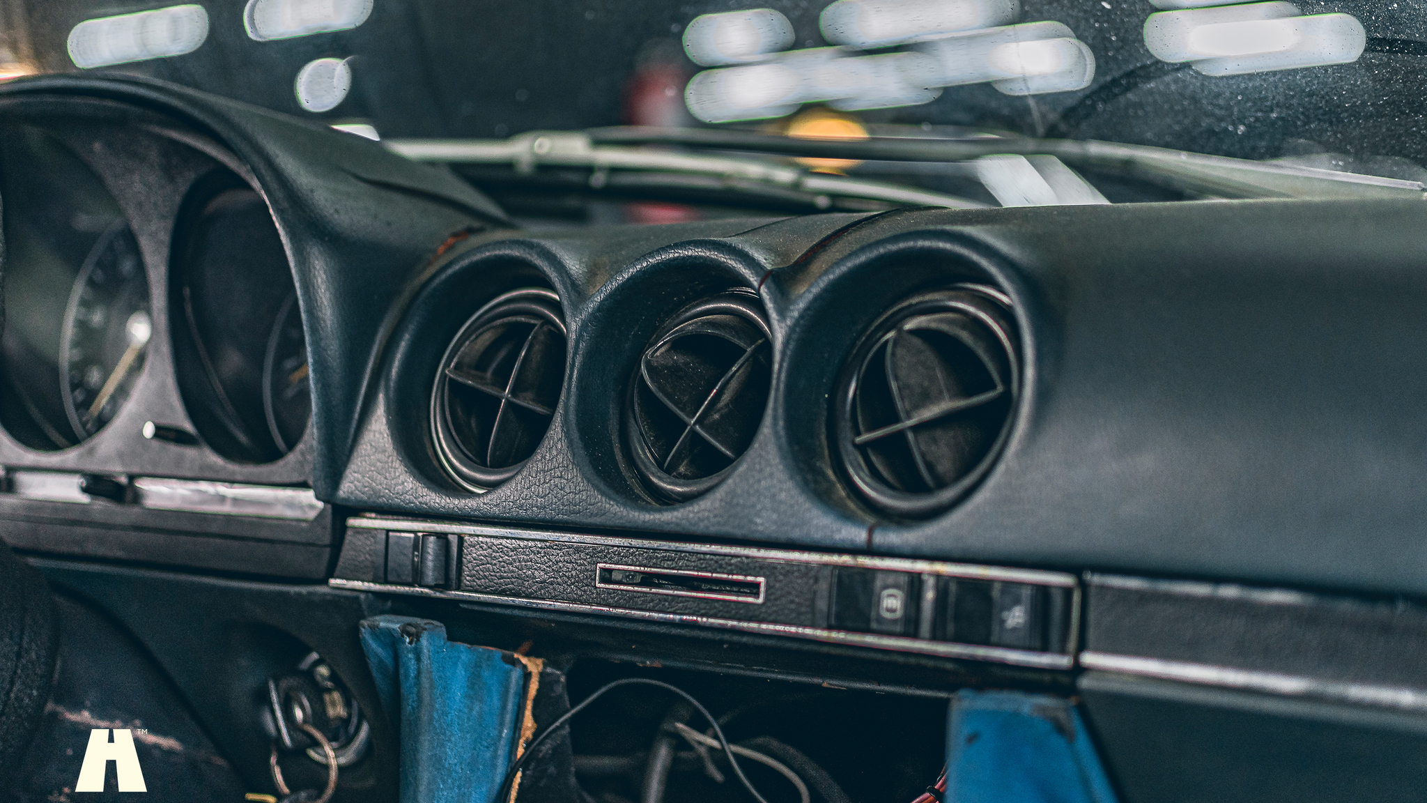Interiörbild 1974 Mercedes SLC450 Project