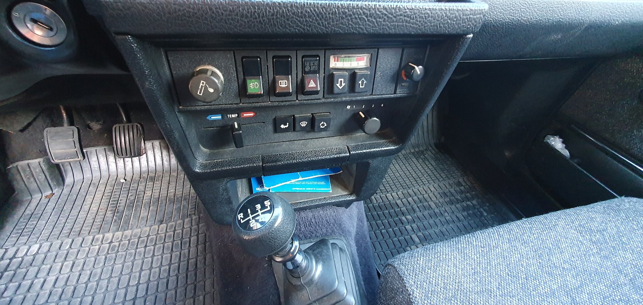 Interiörbild 1990 Volvo 245 GL