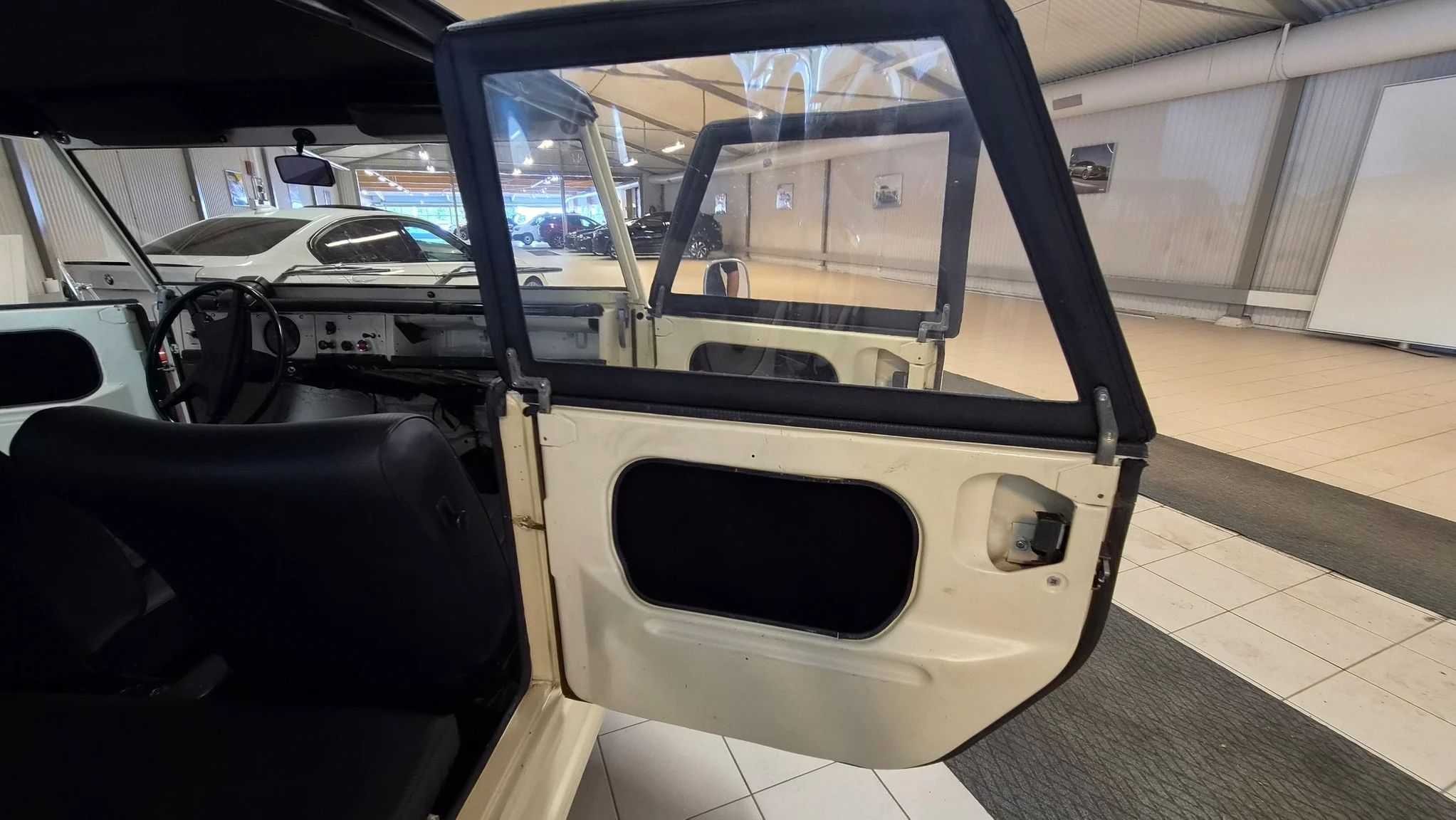 Innenraumfoto von 1973 Volkswagen Type 181 (23)