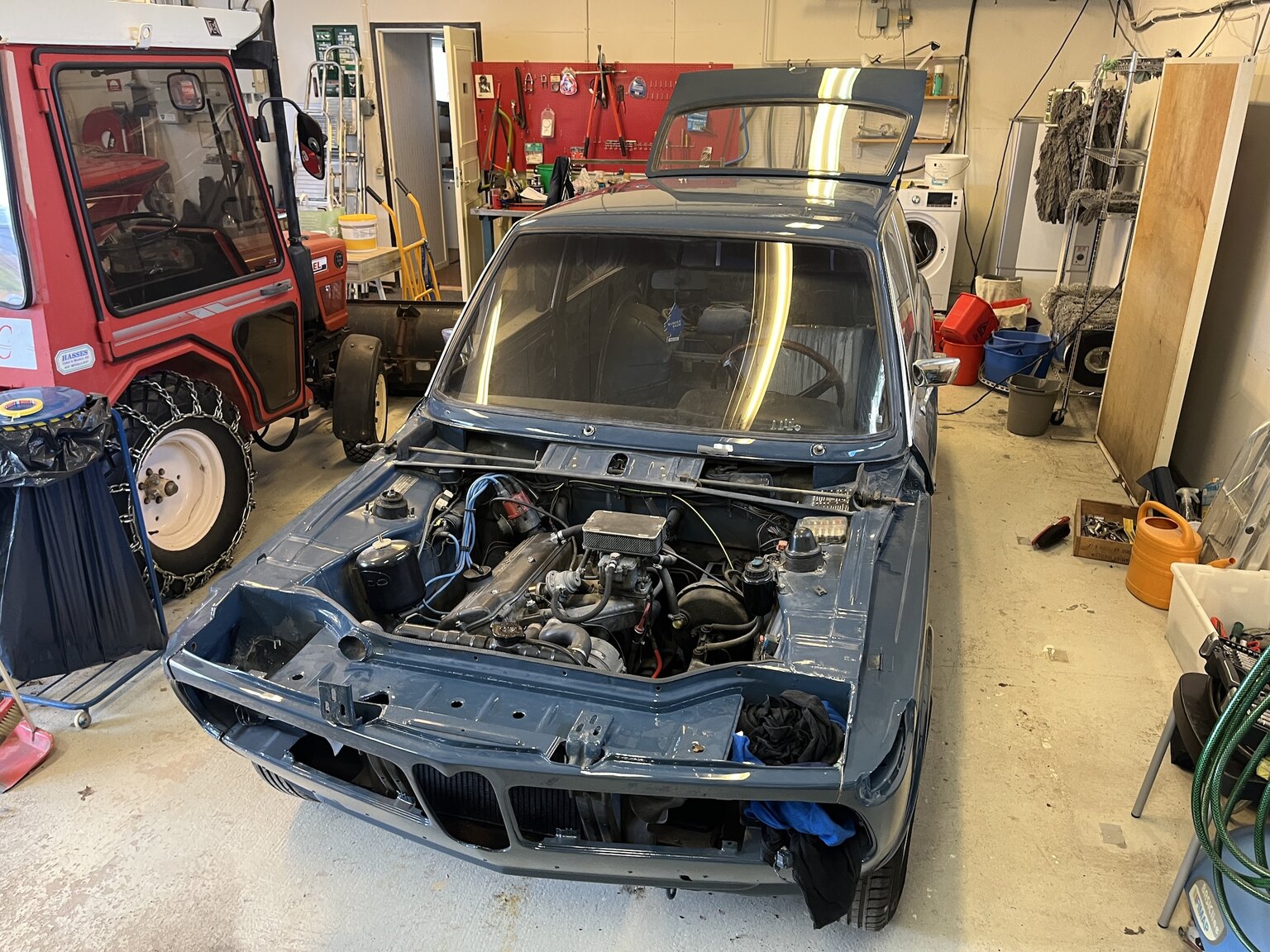 Image of 1972 BMW 2000 Touring mechanics
