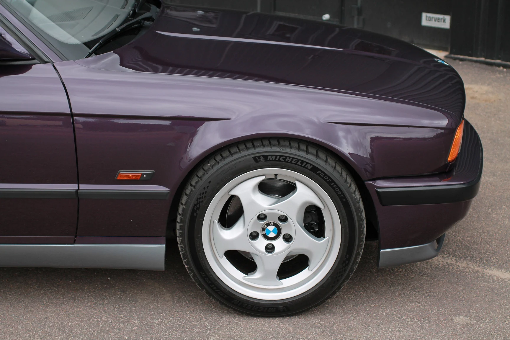 Exterior image of 1993 BMW M5 Touring 3.8 Manual (50)