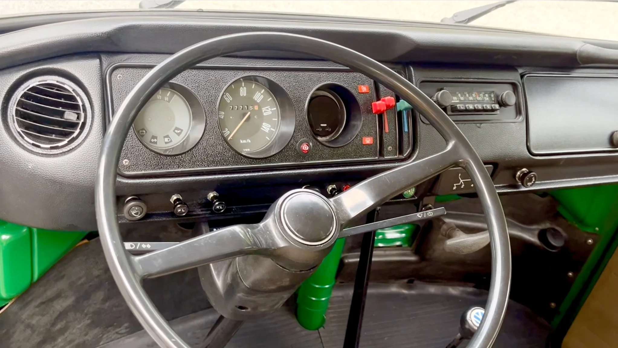 Innenraumfoto von 1974 Volkswagen Transporter T2 (11)