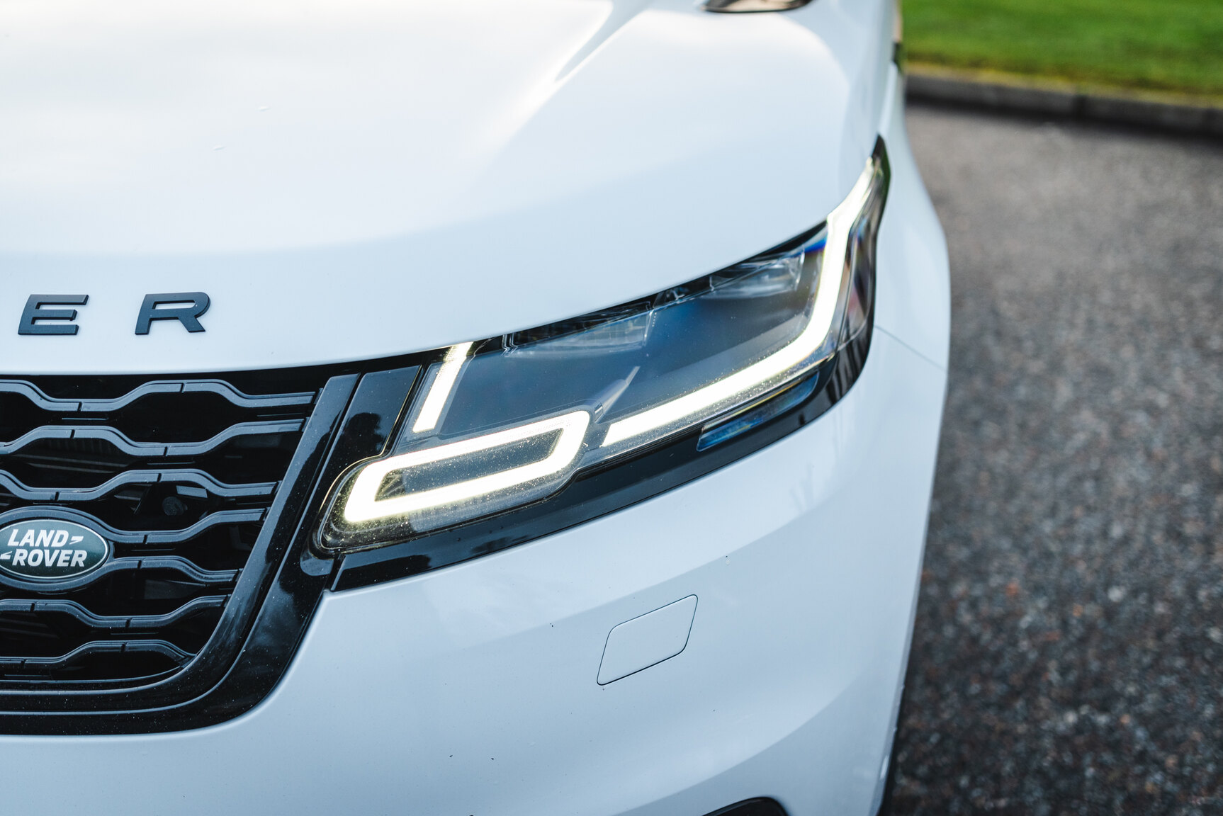 Exterior image of 2018 Range Rover Velar D300 AWD HSE