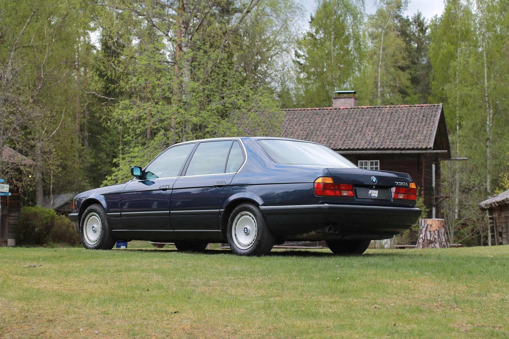 Exterior image of 1989 BMW 750iA (130)