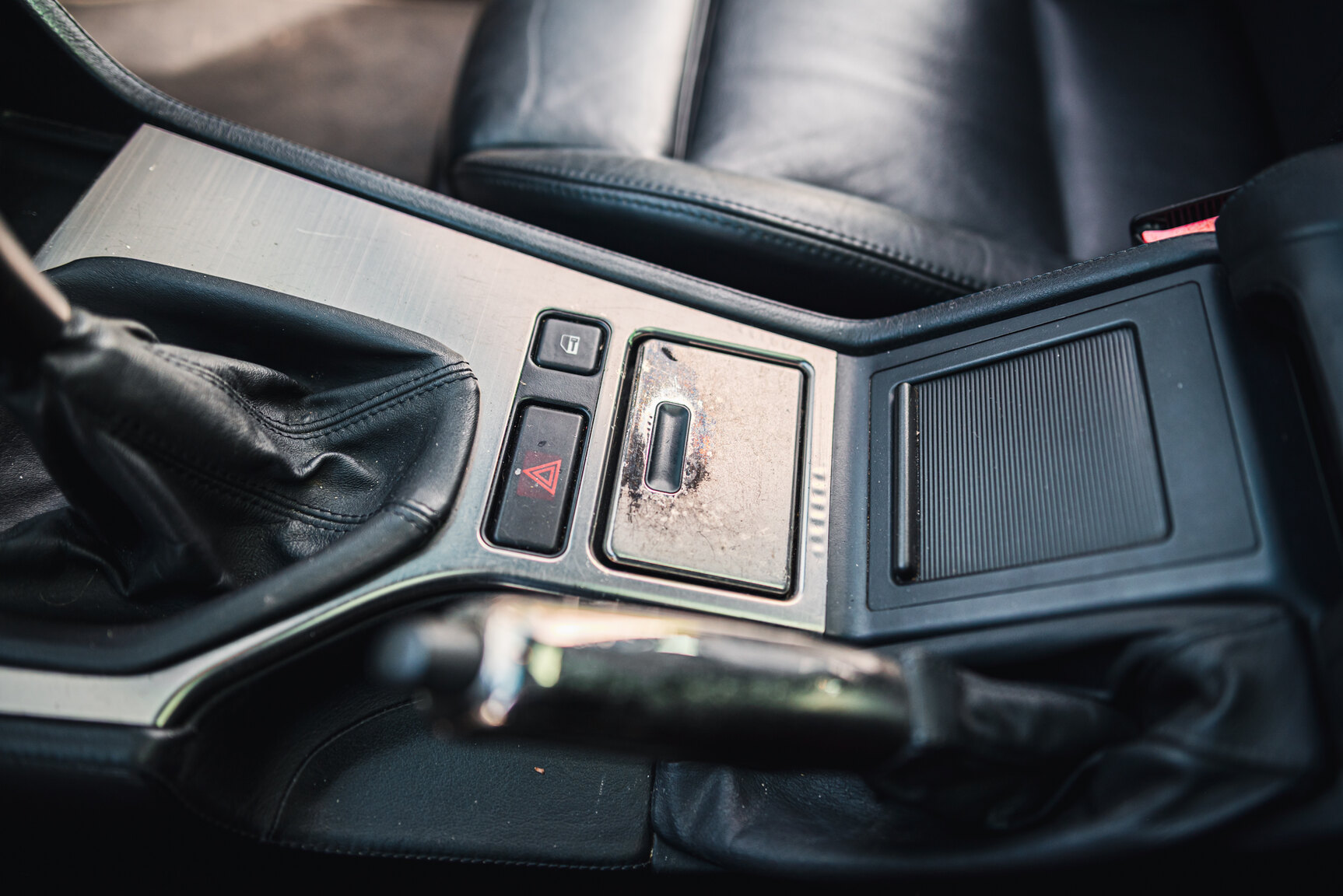 Interior image of 2000 BMW M5 E39