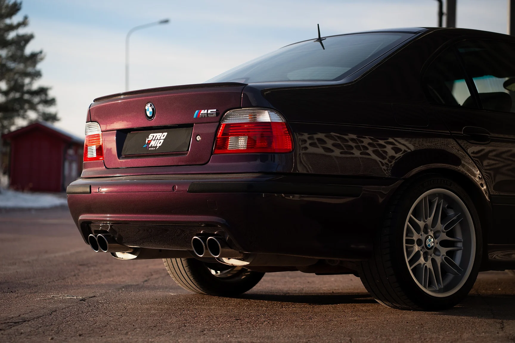 Exteriörbild på 2002 BMW M5 E39 (11)