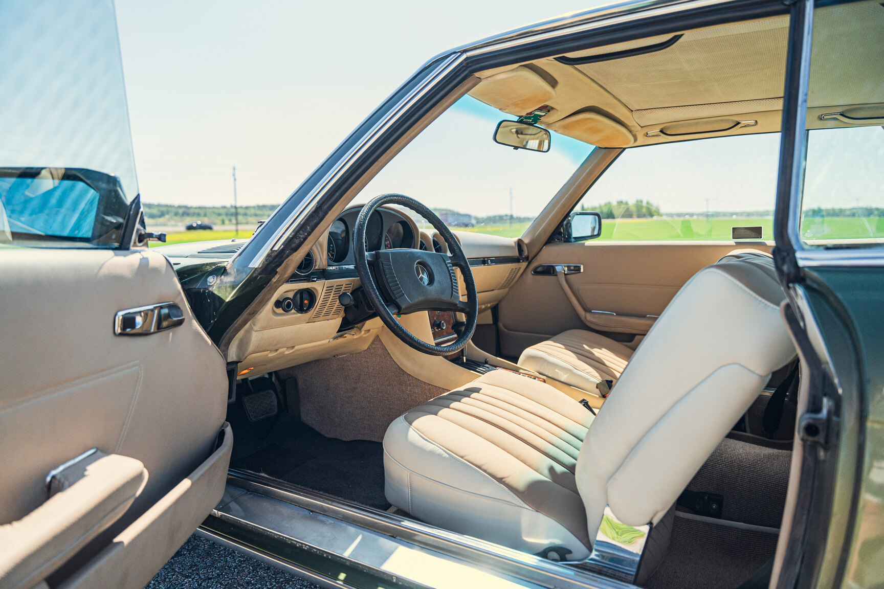 Innenraumfoto von 1976 Mercedes-Benz 450 SLC