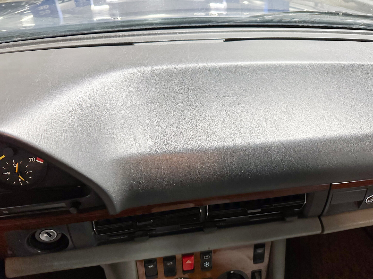 Innenraumfoto von 1985 Mercedes-Benz 500 SEL