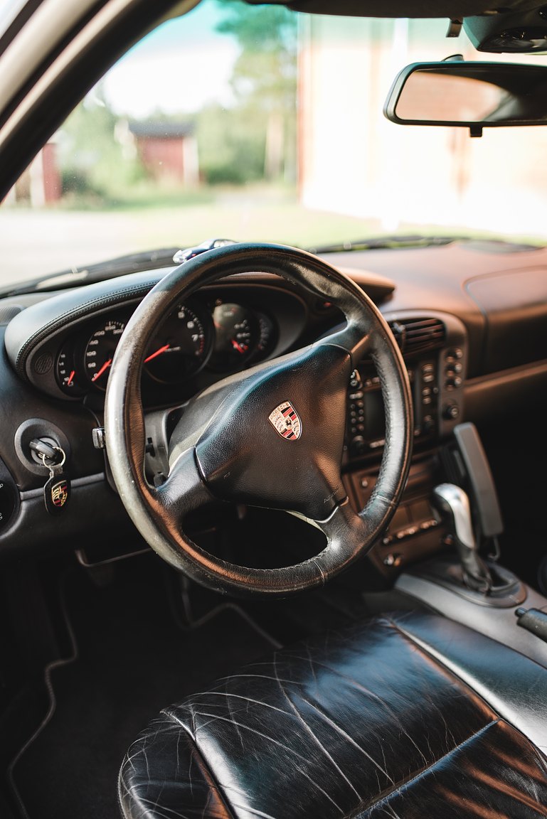 Interior image of 1998 Porsche 996 Carrera 