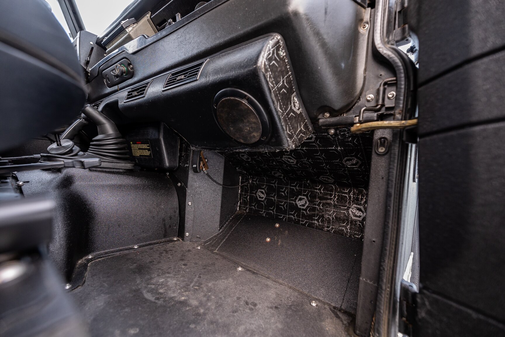 Interior image of 2000 Land Rover Defender 130