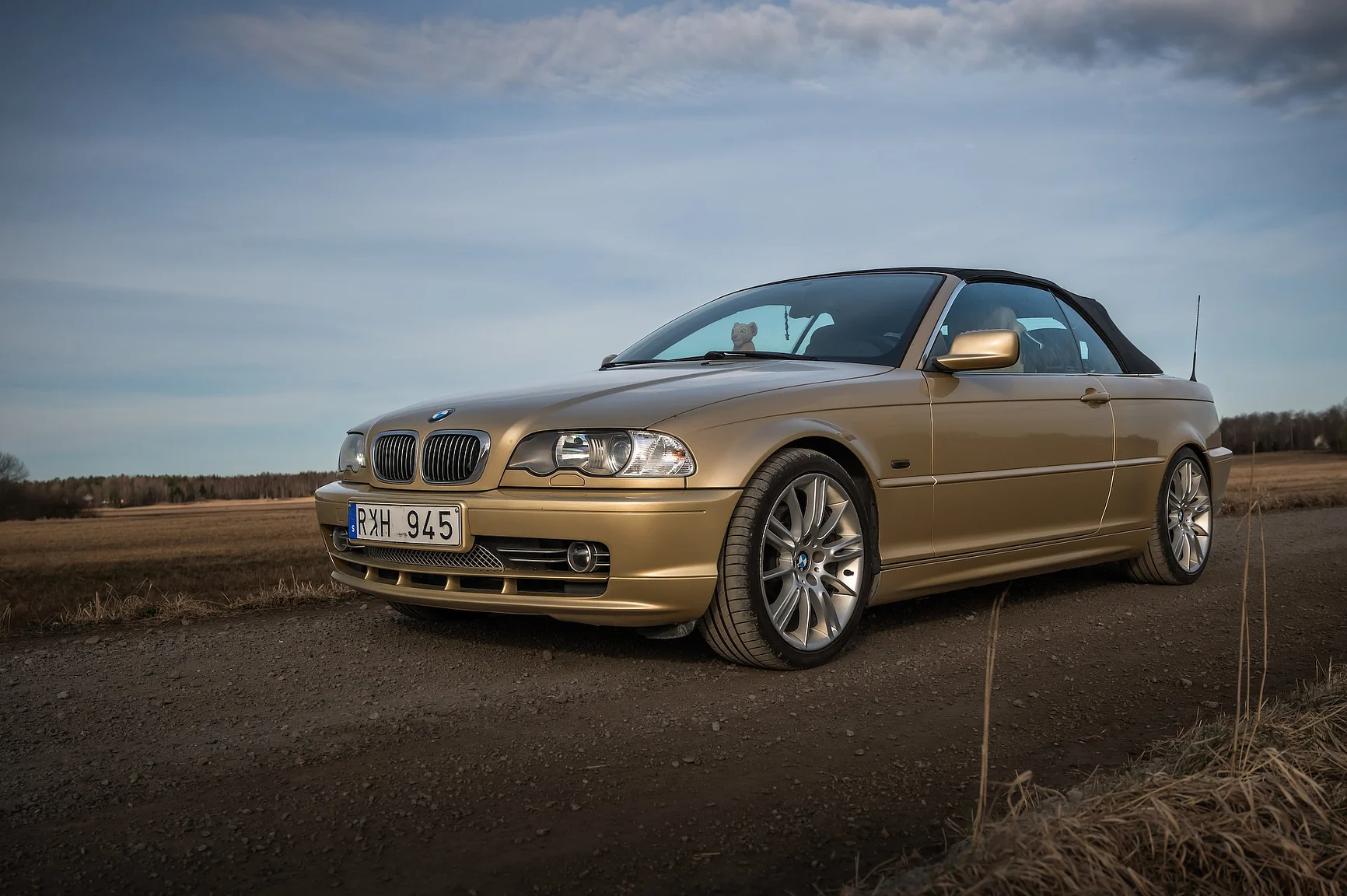 Exteriörbild på 2001 BMW 330 Ci (26)