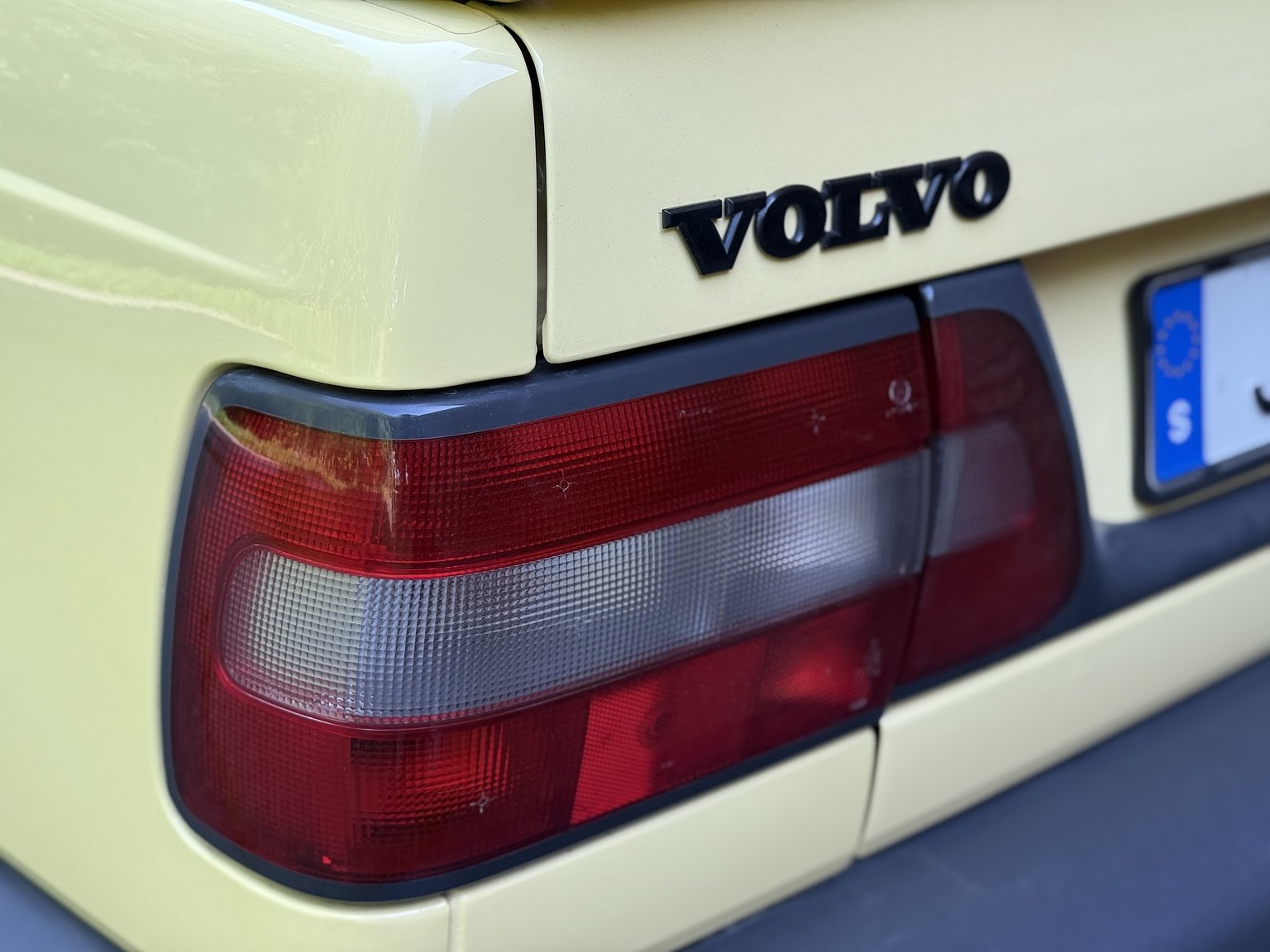 Exterior image of 1995 Volvo 850 T-5R