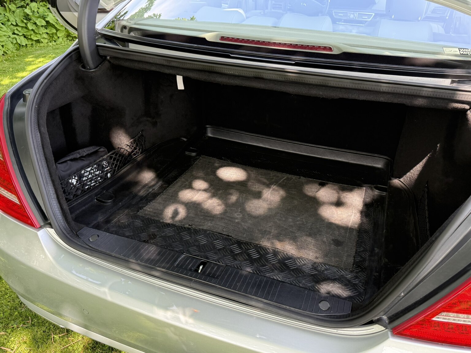 Interior image of 2011 Mercedes-Benz S 500 4MATIC 