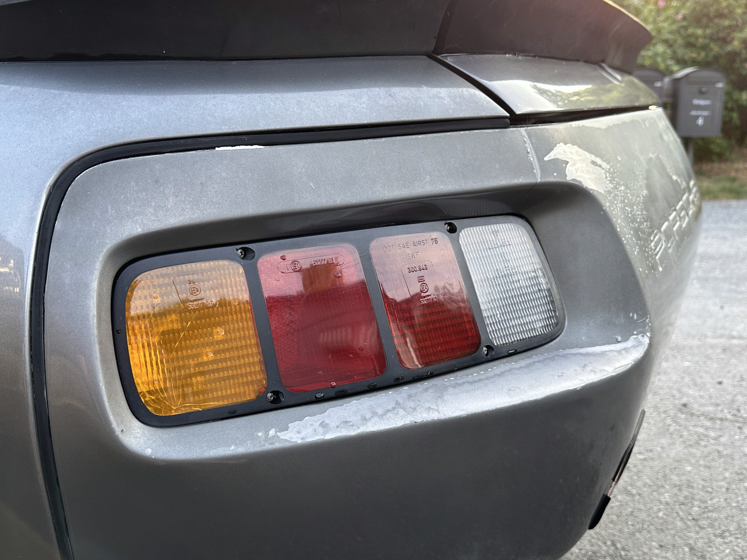 Exterior image of 1985 Porsche 928 (47)