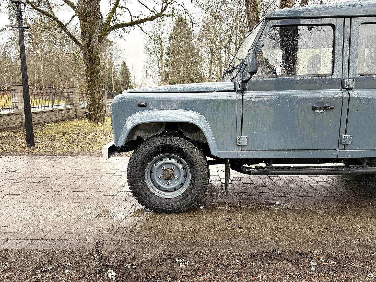 Aussenfoto 2000 Land Rover Defender 110 C (11)