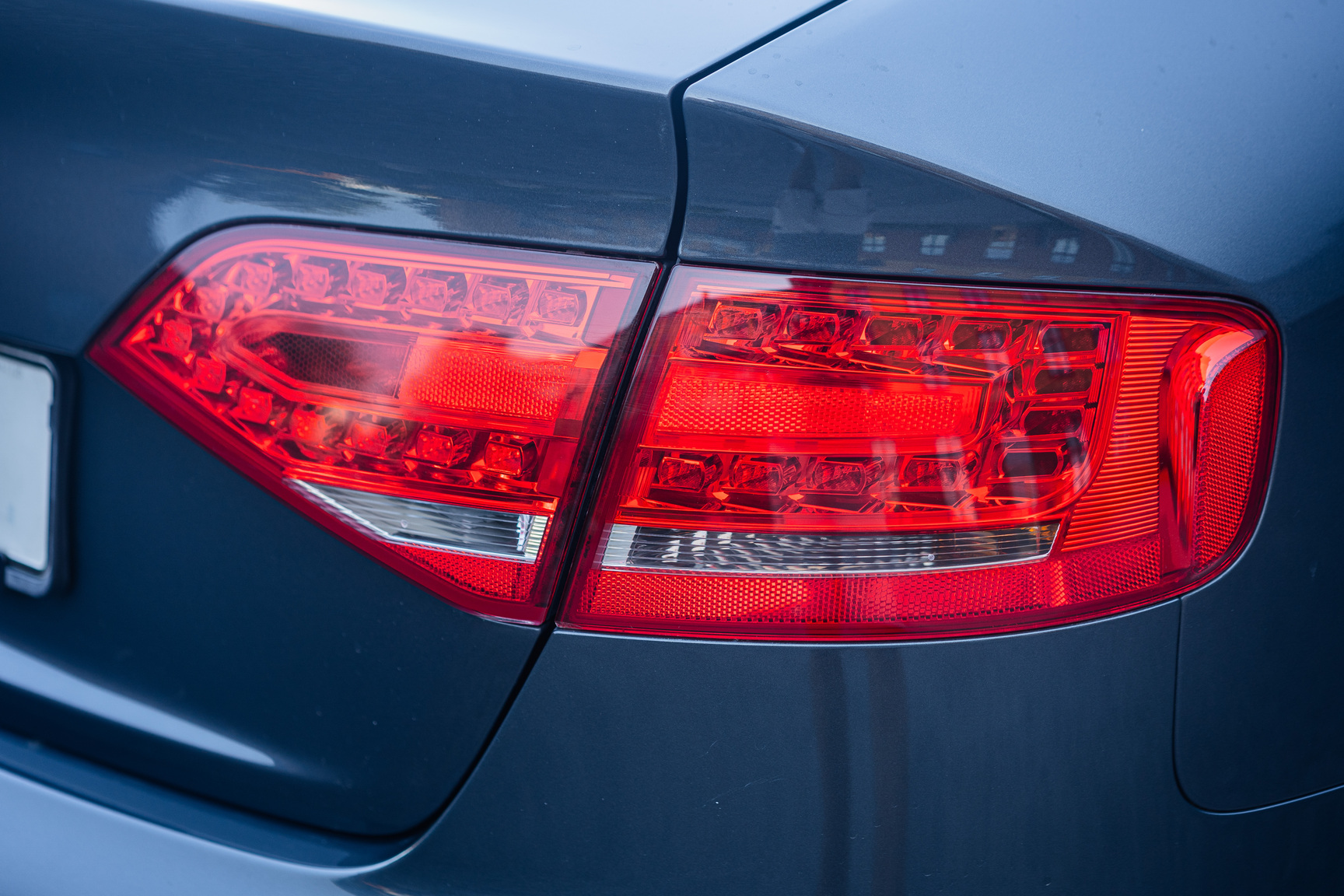 Exterior image of 2011 Audi S4 (27)