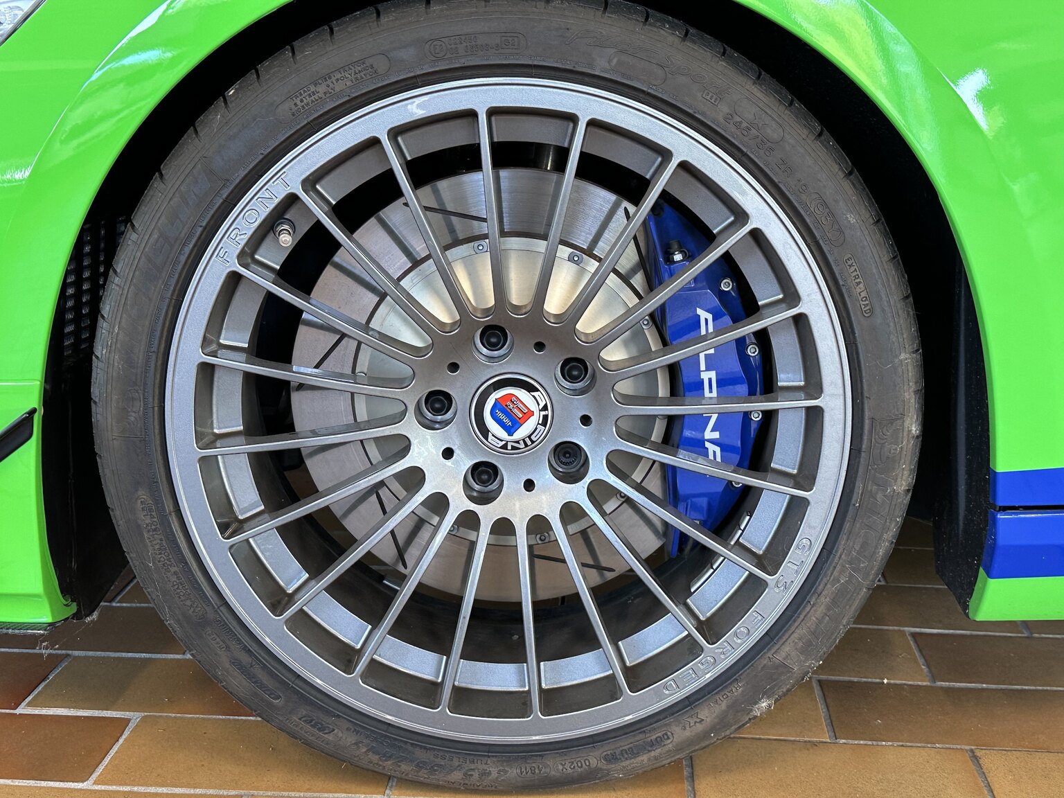Exteriörbild på 2013 ALPINA B3 GT3