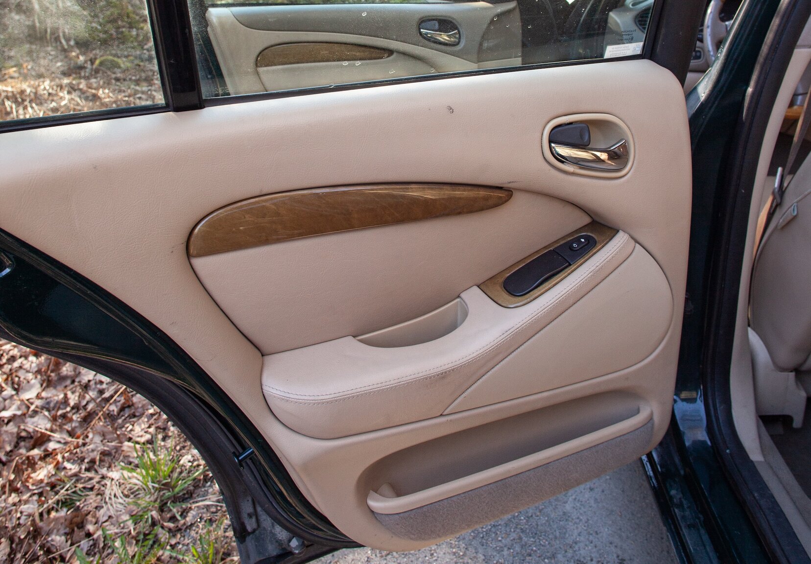 Interior image of 1999 Jaguar S-Type V6