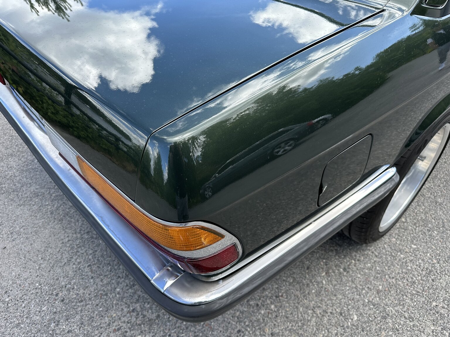 Exterior image of 1985 BMW 525E