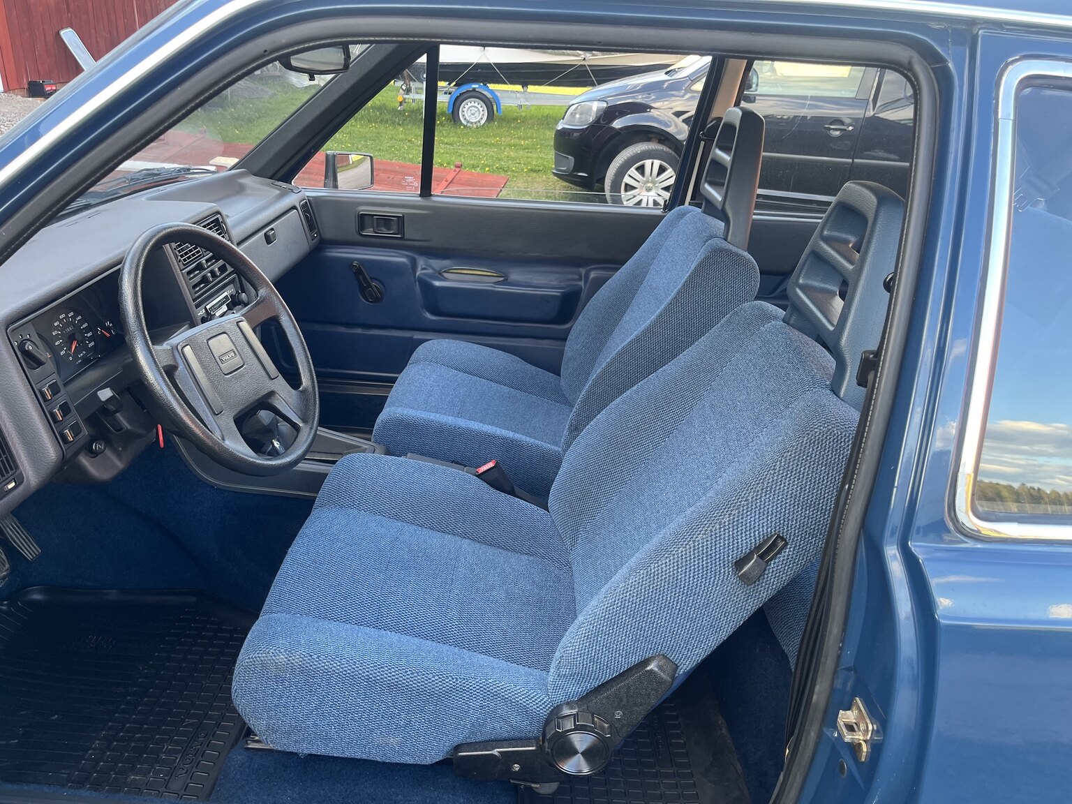 Interior image of 1983 Volvo 340 (11)