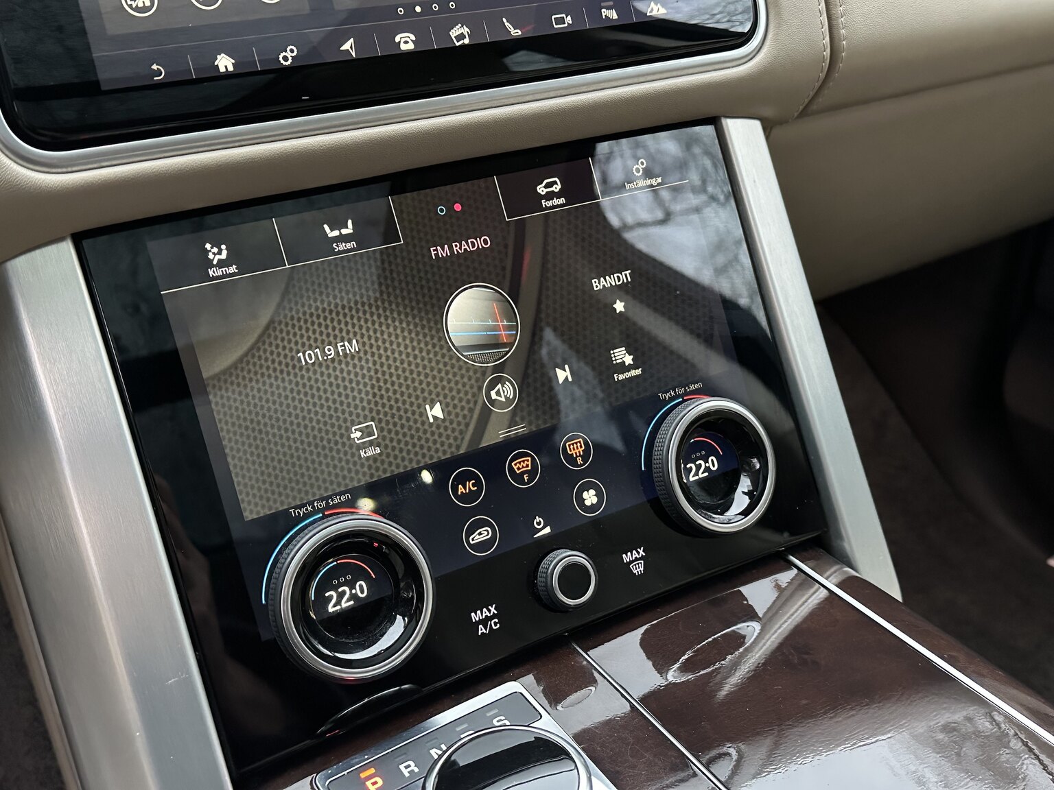 Interior image of 2019 Range Rover Vouge Autobiography SDV8