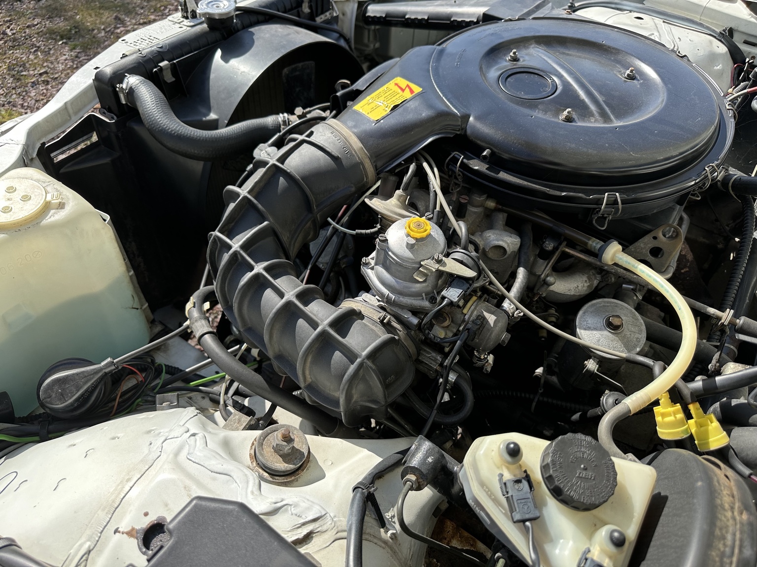 Image of 1985 Mercedes-Benz 200 mechanics