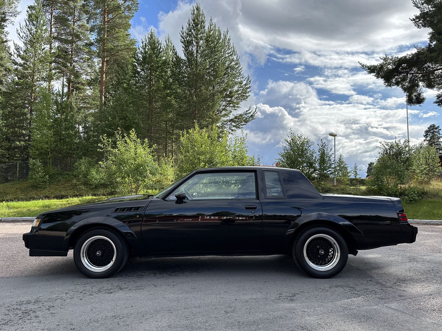 Exterior image of 1987 Buick Grand National "GNX" (2)