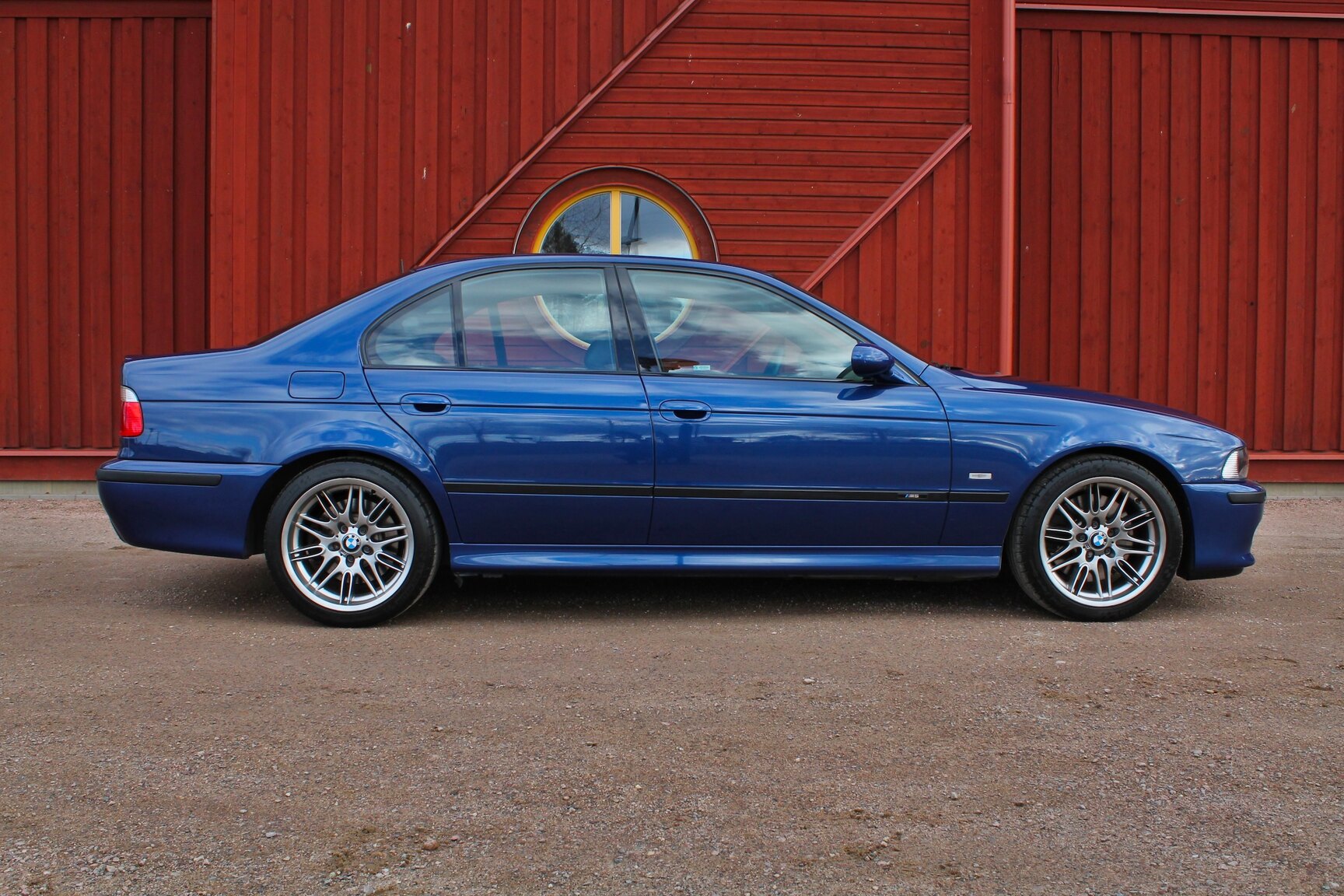 Exteriörbild på 2003 BMW M5