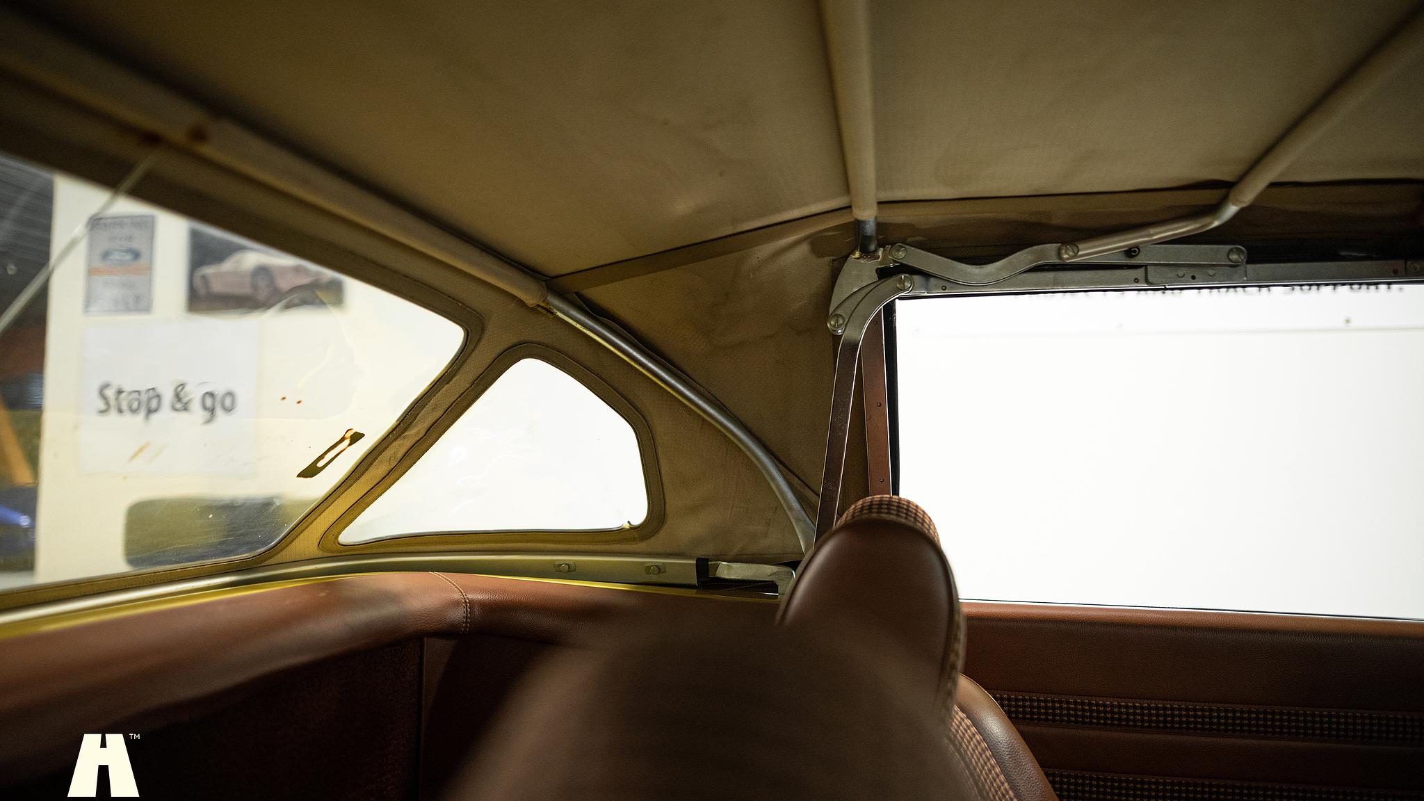 Interior image of 1975 Mercedes SL 350