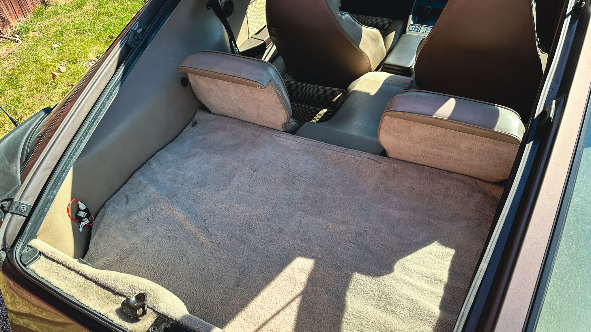 Interior image of 1983 Porsche 928 S (36)