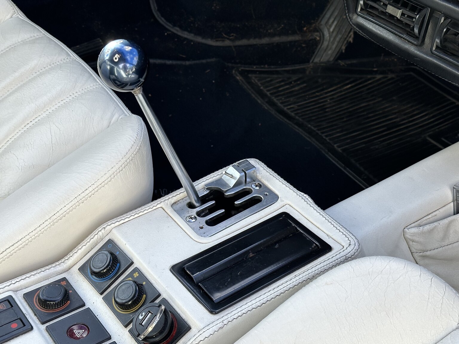 Interiörbild 1986 Ferrari 328 GTS