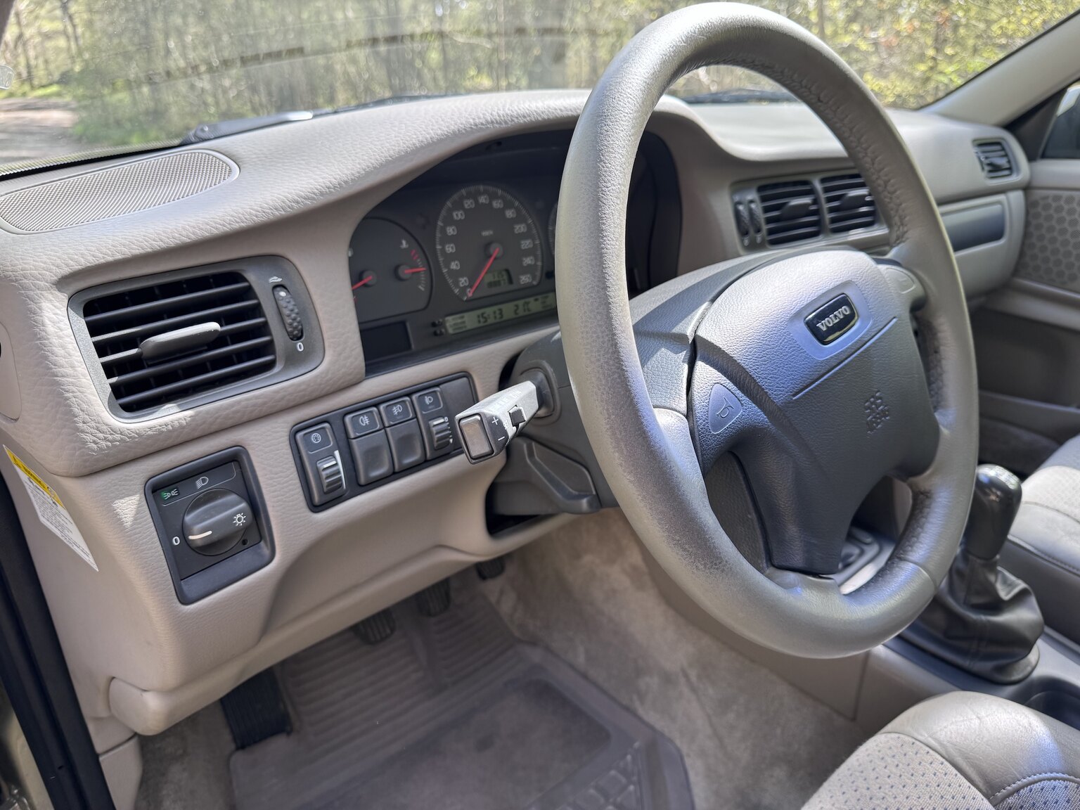 Interior image of 1999 Volvo V70 2.5