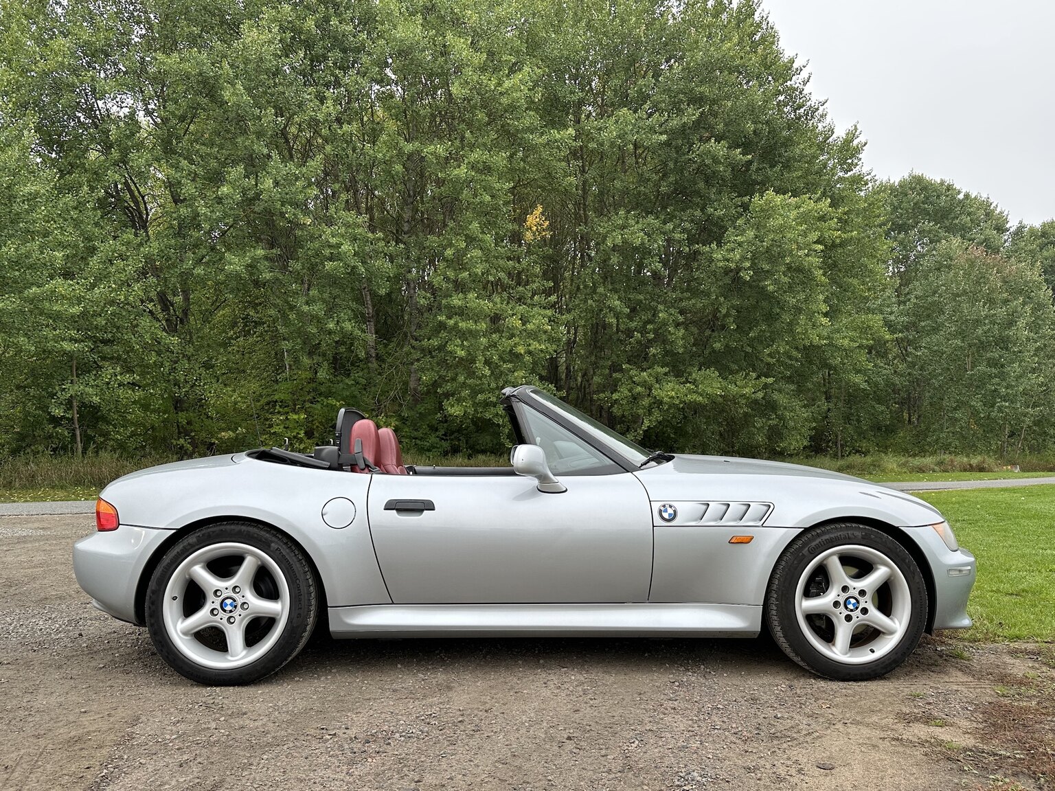 Exterior image of 1997 BMW Z3 2.8 Roadster