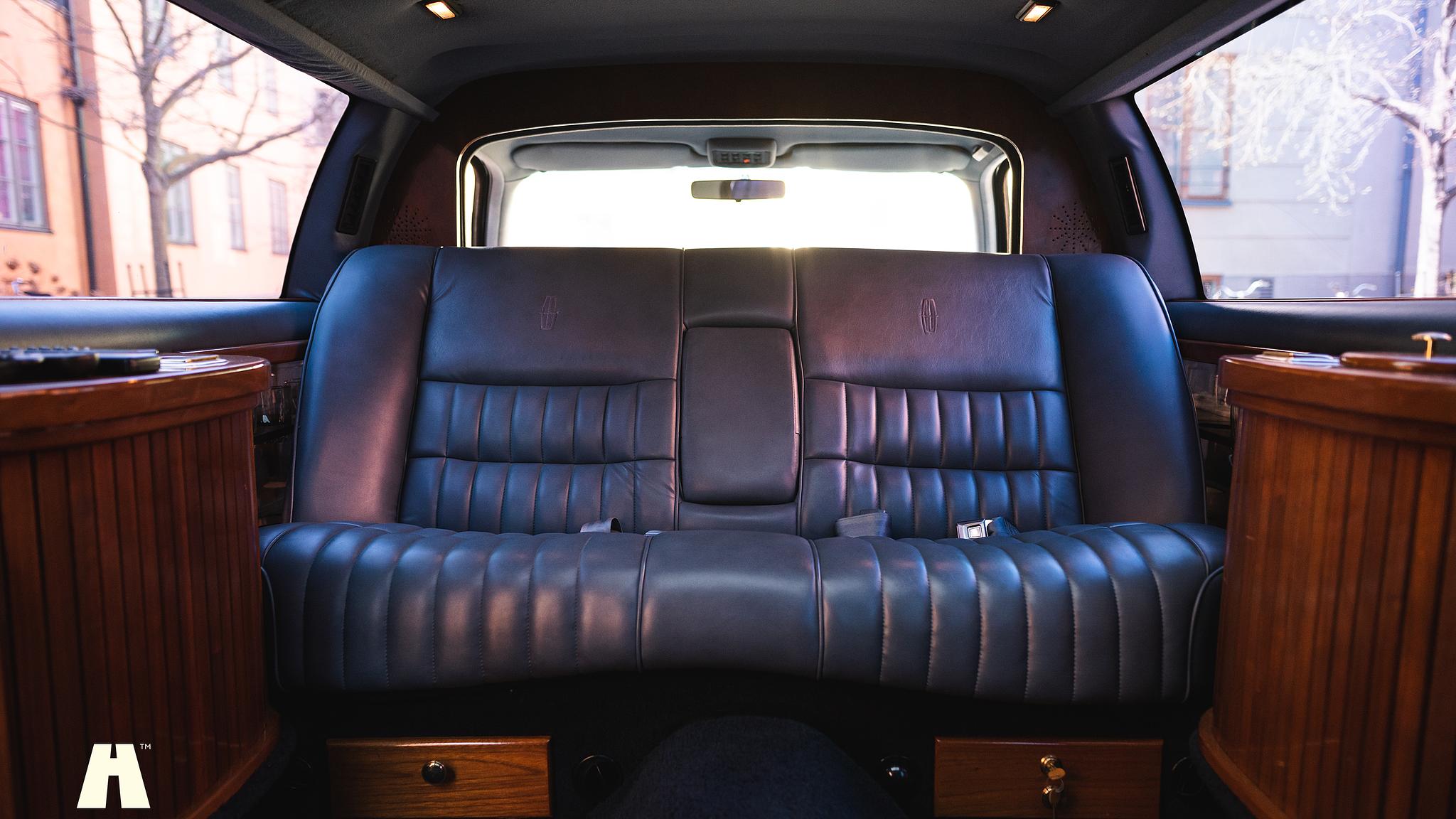 Interior image of 1992 Lincoln Town Car Limousine 